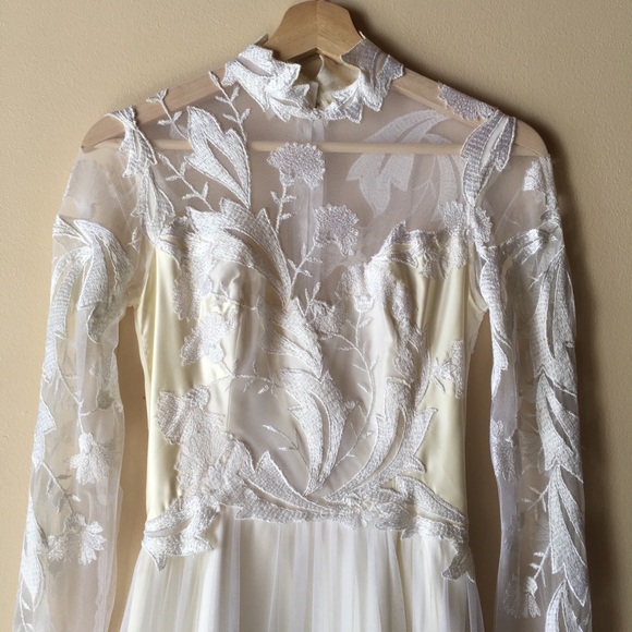 Vintage Wedding Dress | Lace Appliqué Embroidery - Picture 4 of 8